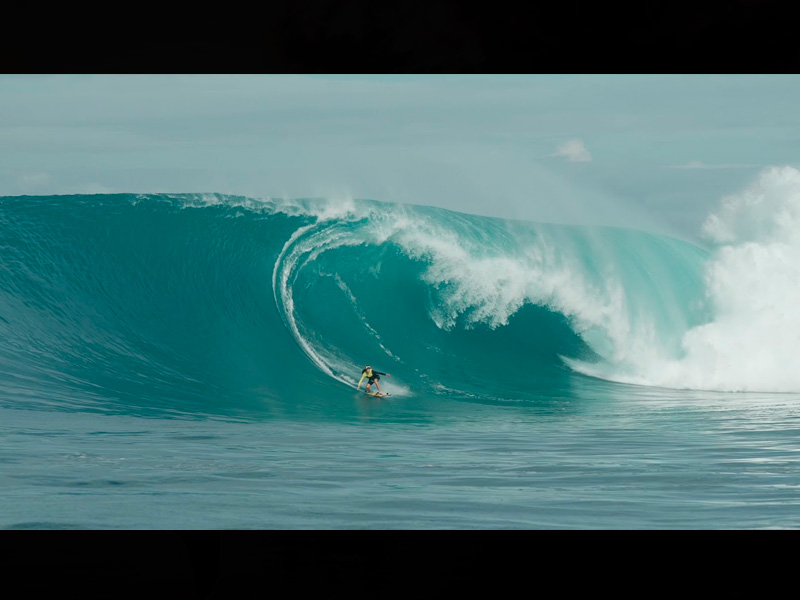 Justine Dupont Goes Right at Tahiti