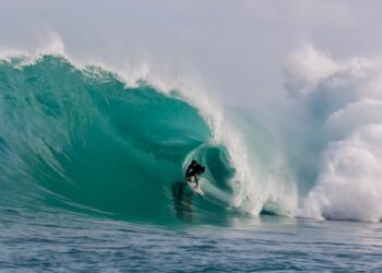 HUGE SWELL MADE THIS WAVE TURN PSYCHO IN MENTAWAIS!