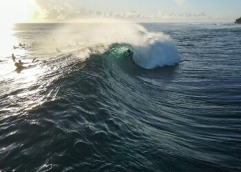 THE BEST WAVE IN THE PHILIPPINES – CLOUD 9