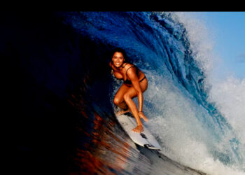 Malia es una pequeña obra maestra realizada por Morgan Maassen, que tiene a la surfista hawaiana, Malia Manuel, como protagonista viajando y surfeando por cada rincón del planeta.