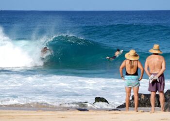 MASON HO | SURF SESSION BY ROCKS