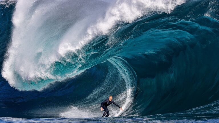 Pearl Moon es el título del film protagonizado por el surfista australiano de olas grandes Zac Haynes; acción trepidante, olas retorcidas y bestiales a lo largo de seis meses por el mundo