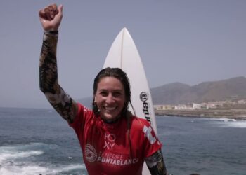 La canaria Melania Suárez y el francés Sam Piter fueron los vencedores de la segunda edición del Tenerife Punta Blanca Young Series con los mejores surfistas europeos menores de 21 años