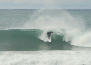 Filmado días previos al comienzo del Rip Curl Pro Bells Beach, vemos a los pros entrenando en una de las olas alternativas, su nombre es Winki Pop y funciona así de bien.