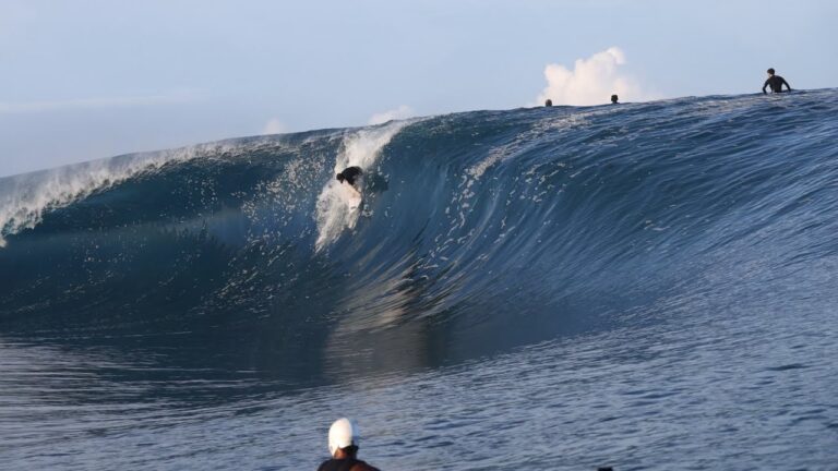 Comienza la temporada en la ola más bestia, Teahupoo en Tahiti, hasta allí se dirigen cada año los más atrevidos en busca de las mayores emociones, y Nathan Florence es uno de ellos.