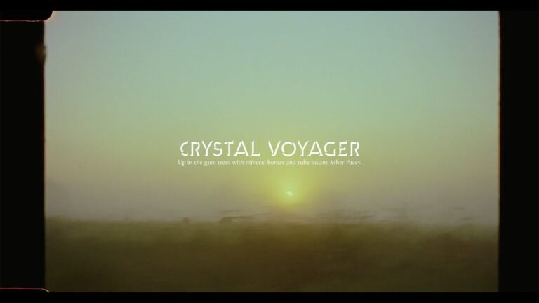 Crystal Voyager es el último trabajo del realizador Dan Scott siguiendo los pasos del surfista australiano Asher Pacey, y su profunda conexión con las tablas y formas de estilo retro.