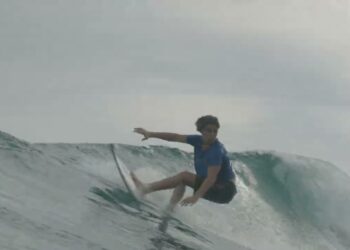 Kepa Méndia es de origen vasco, e hijo del mítico surfista norteamericano Peter Méndia y que a pesar de su juventud destaca por su surfing y ningún temor a los tubos huecos y secos.