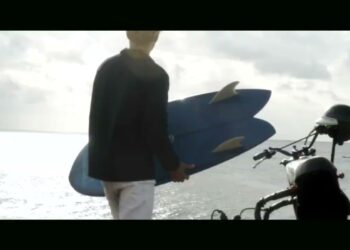 On the Road es el título del film protagonizado por el surfista brasileño Andrew Serrano explorando Indonesia con un quiver lleno de twins, fishes, singles, y otras tablas de estilo retro.