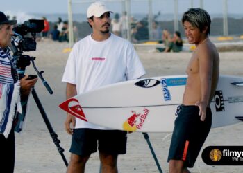 A los muchos habituales de la ola de Snappers Rocks se les suman ahora los participantes de la primera prueba del Challenger Series que en este clip vemos entrenando y poniéndose a punto