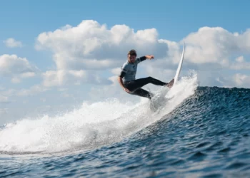 Los másters siguen demostrando su experiencia en el Spring Surfest Las Américas Pro en la isla de Tenerife