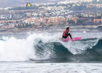 El Euromáster 2023 arranca en Las Américas, Arona, con los mejores surfistas de Europa mayores de 35 años