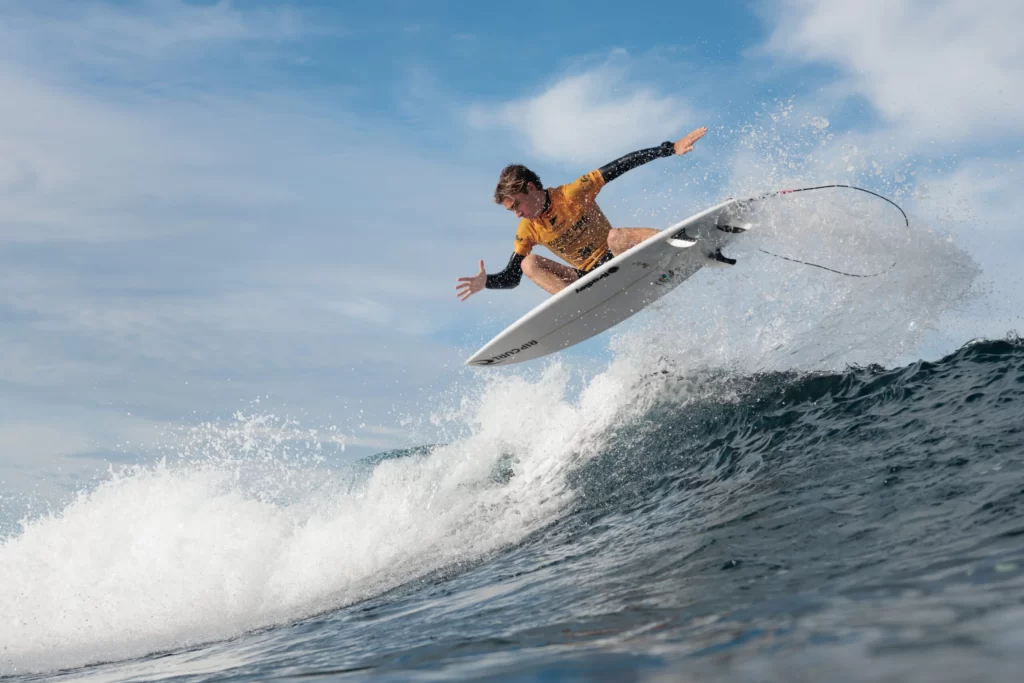 Otra demostración de buen surfing en la segunda jornada de competición del campeonato internacional Eurokids