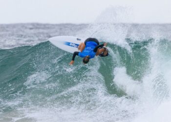 NADIA EROSTARBE  | GOLDCOAST WITH FRIENDS