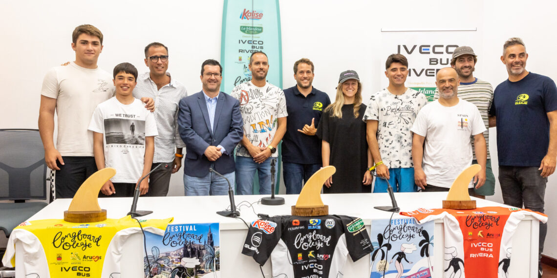 La élite del longboard nacional compite en Arucas