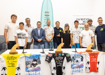 La élite del longboard nacional compite en Arucas