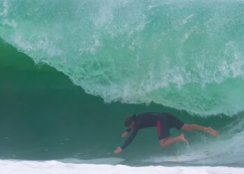 “THE BLUFF” PANAMAS HEAVIEST BEACH BREAK!