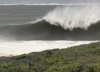 HURRICANE ERIN 20ft+ SURF