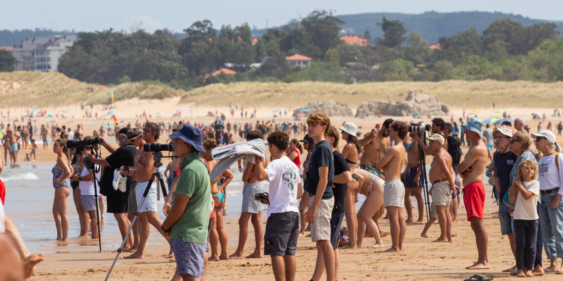 Jacobo Trigo y Sol Borelli, ganadores de la prueba EDP Surf Pro Spain del Festival de la Escuela Cántabra de Surf de Somo