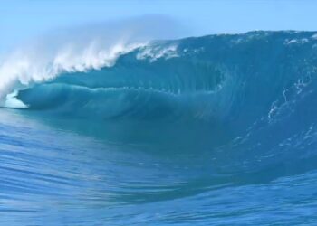 TEAHUPO’O : THE BLUE HELL