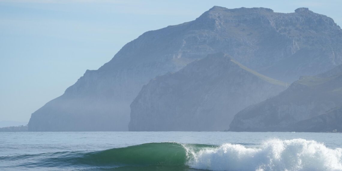 Yago Domínguez y Lucía Machado vencedores en La Invernal de Laredo, última prueba del campeonato EDP Surf Pro Spain