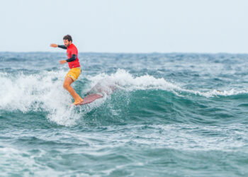 Comienza el Campeonato de España de Longboard en Salinas, en la jornada de mayor afluencia del festival