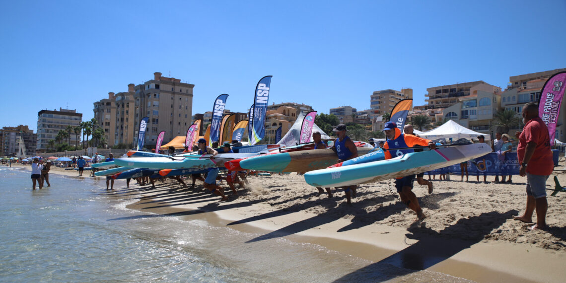 El Elche Paddle Festival consolida Arenales del Sol como escenario del SUP nacional