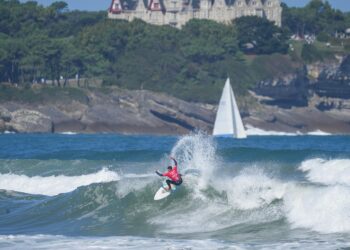 Adriana Hidalgo y Alfonso Suárez, ganadores de la prueba EDP Surf Pro Somo