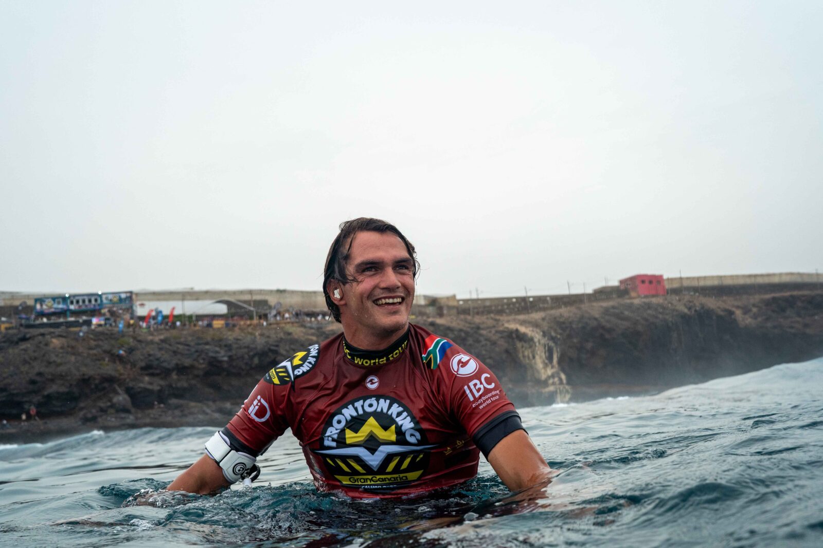 Tristan Roberts sonríe en el agua de El Frontón (Gáldar) tras asegurar su tercer título mundial del IBC World Tour
