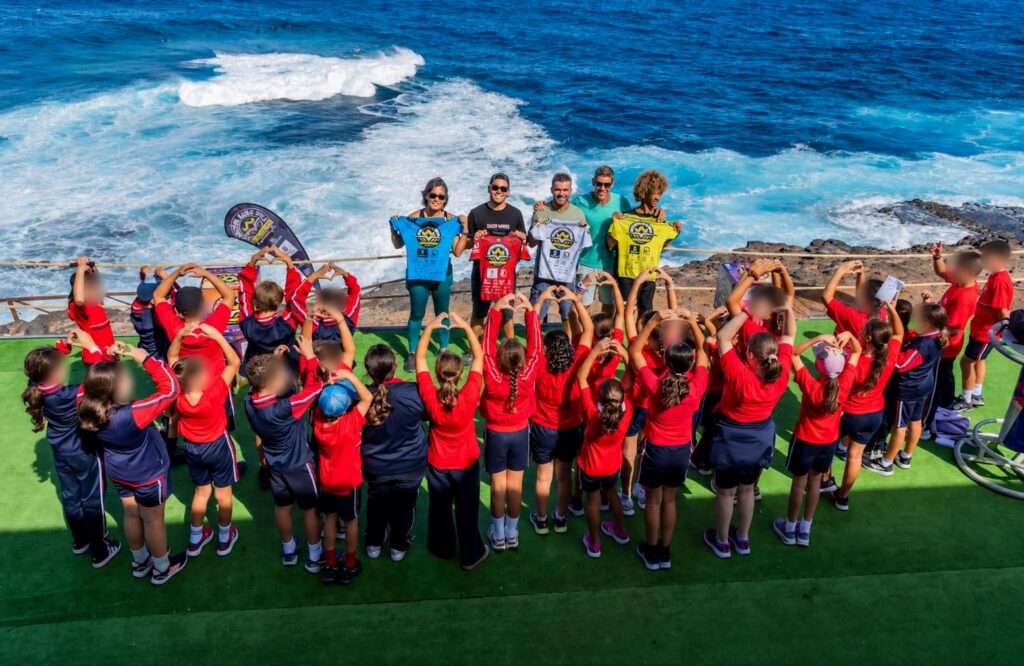 Alumnado del Colegio Atalaya durante su visita al Gran Canaria Frontón King 2026 en Gáldar