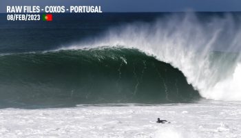 Aritz Aranburu, Julio Terres y surfistas locales disfrutaron de la ola de Coxos en Portugal de un swell del noroeste de 18 segundos y olas cercanas a los dos metros y medio.
