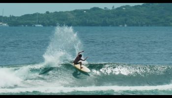 El hawaiano Noa Mizuno, junto a su inseparable twifin amarillo, disfrutó de lo lindo de una larga sesión en una de las izquierdas más bonitas del mundo, la de Restaurants, en otro paraíso como es Fiji.