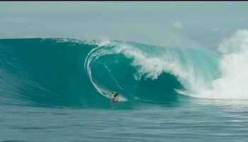 Justine-Dupont-Goes-Right-at-Tahiti
