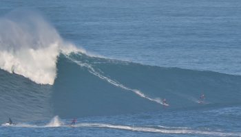 La ola de Belharra en Francia