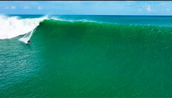 Monster-Swell---Uluwatu---Surfing-Bali