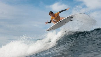 Otra demostración de buen surfing en la segunda jornada de competición del campeonato internacional Eurokids