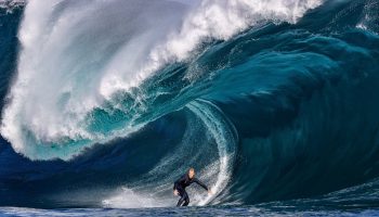 Pearl Moon es el título del film protagonizado por el surfista australiano de olas grandes Zac Haynes; acción trepidante, olas retorcidas y bestiales a lo largo de seis meses por el mundo