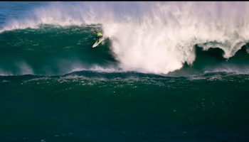 Publican-el-esperado-vídeo-de-la-ola-gigante-de-Santander
