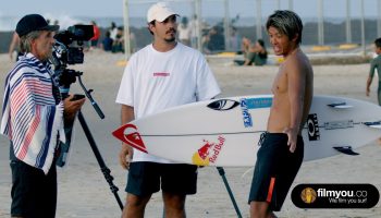 A los muchos habituales de la ola de Snappers Rocks se les suman ahora los participantes de la primera prueba del Challenger Series que en este clip vemos entrenando y poniéndose a punto