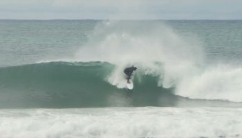 Filmado días previos al comienzo del Rip Curl Pro Bells Beach, vemos a los pros entrenando en una de las olas alternativas, su nombre es Winki Pop y funciona así de bien.
